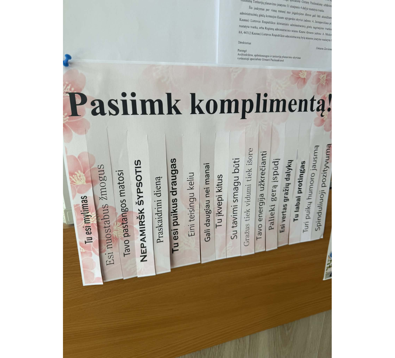 Kalvarijos savivaldybėje vyksta savanoriška akcija „Pasiimk komplimentą“