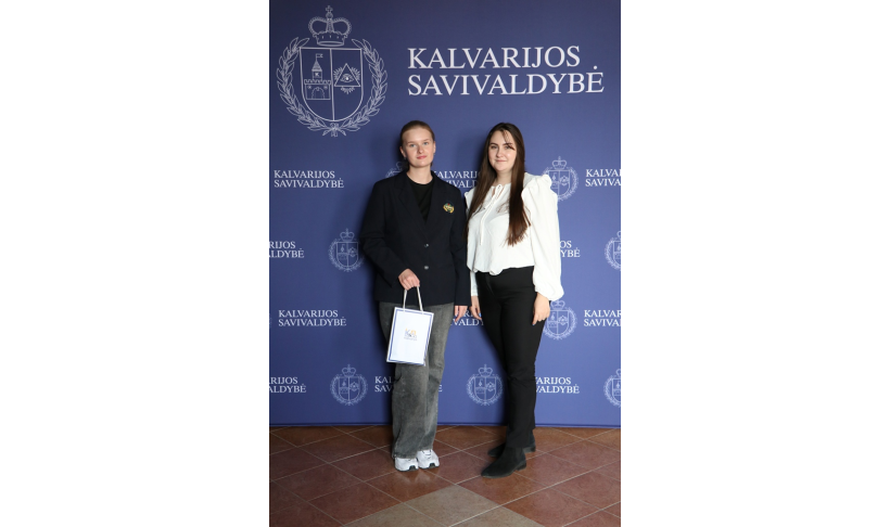 Kalvarijos savivaldybės administracijoje ilgalaikę savanorišką tarnybą sėkmingai baigė Aistė Andziulytė